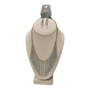 Paparazzi Silver Fringe Necklace & Earring Set NWT